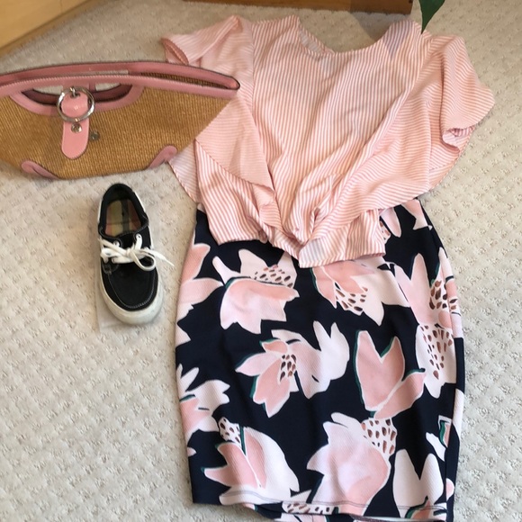 Dresses & Skirts - SzS/M bodycon ICONE Floral skirt